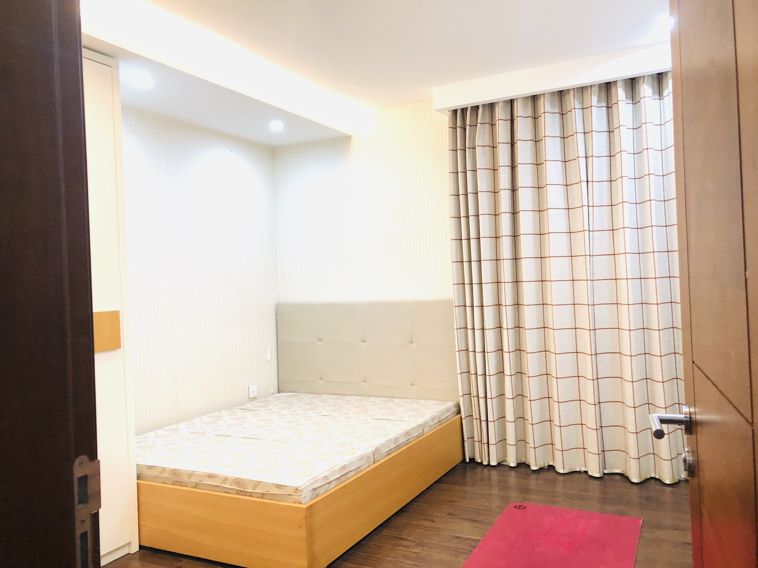 Cho thuê căn 3PN full nội thất + 1P đa năng giá 23tr tại Star City Lê Văn Lương