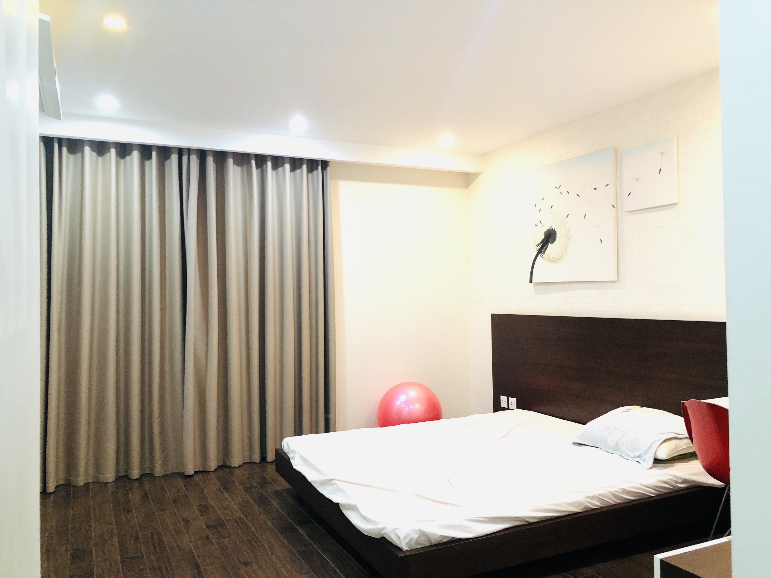 Cho thuê căn 3PN full nội thất + 1P đa năng giá 23tr tại Star City Lê Văn Lương